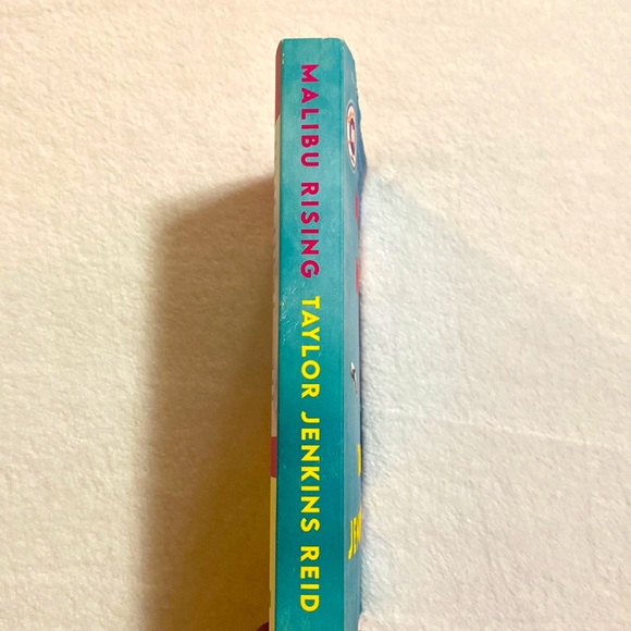 Malibu Rising by Taylor Jenkins Reid - Picture 3 of 4